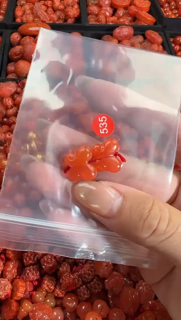 南红玛瑙未镶嵌颈饰1