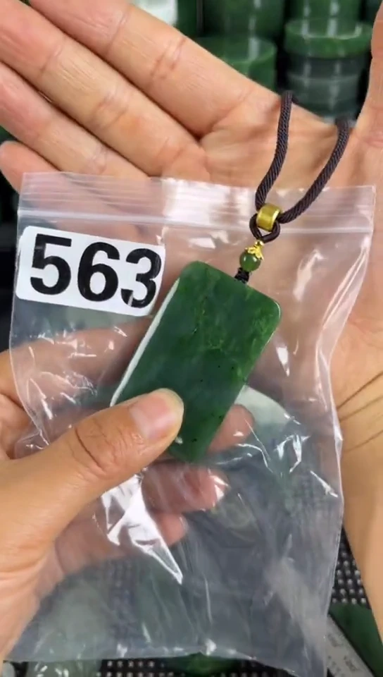 和田玉未镶嵌珠宝半成品牌子