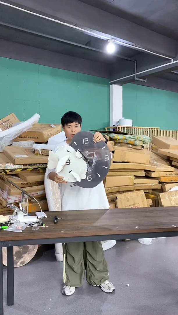 竖款钟表一个中号