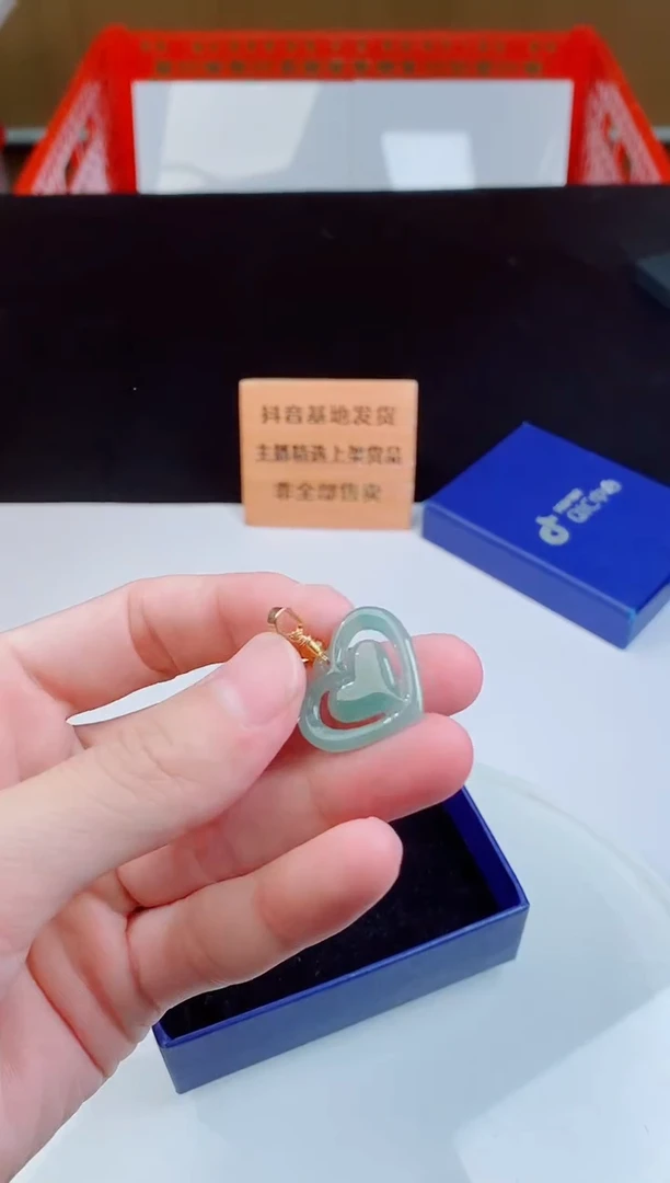 颈饰未镶嵌翡翠  ·