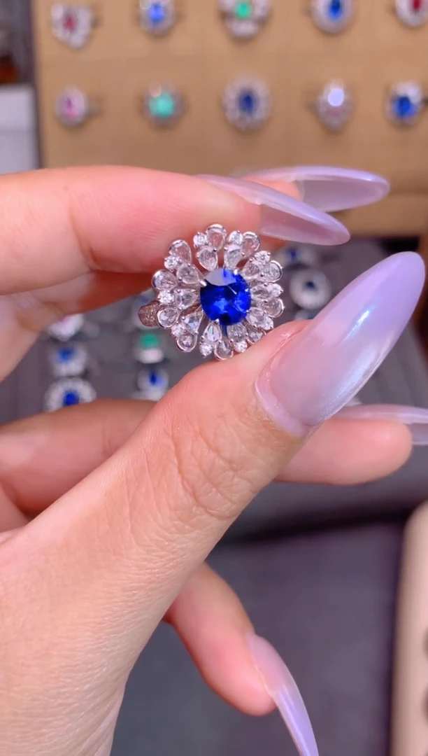 蓝宝石戒指18K金镶嵌1.11CT