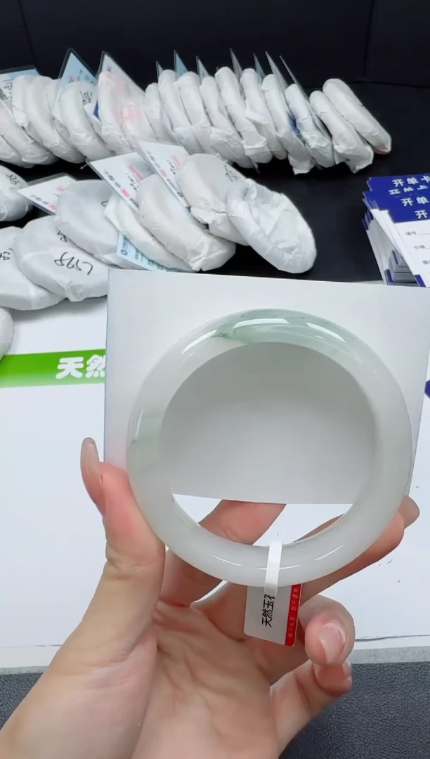 未镶嵌手镯石英质玉029-56