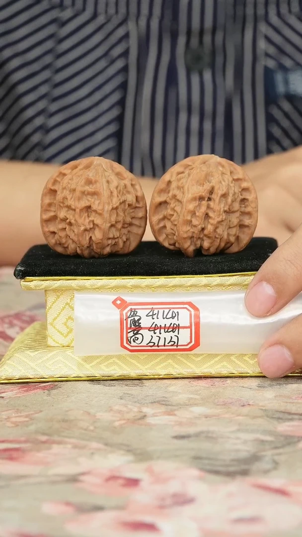 把件文玩核桃白狮子