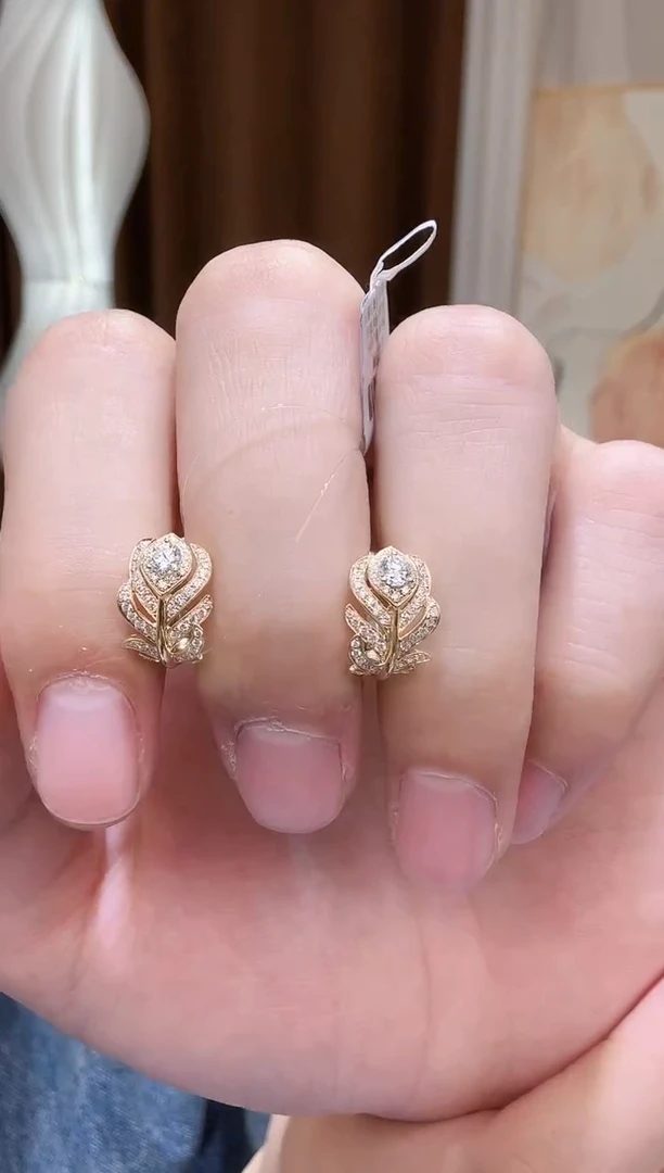 18K金镶嵌实验室培育钻石耳饰18k金k黄羽毛耳扣