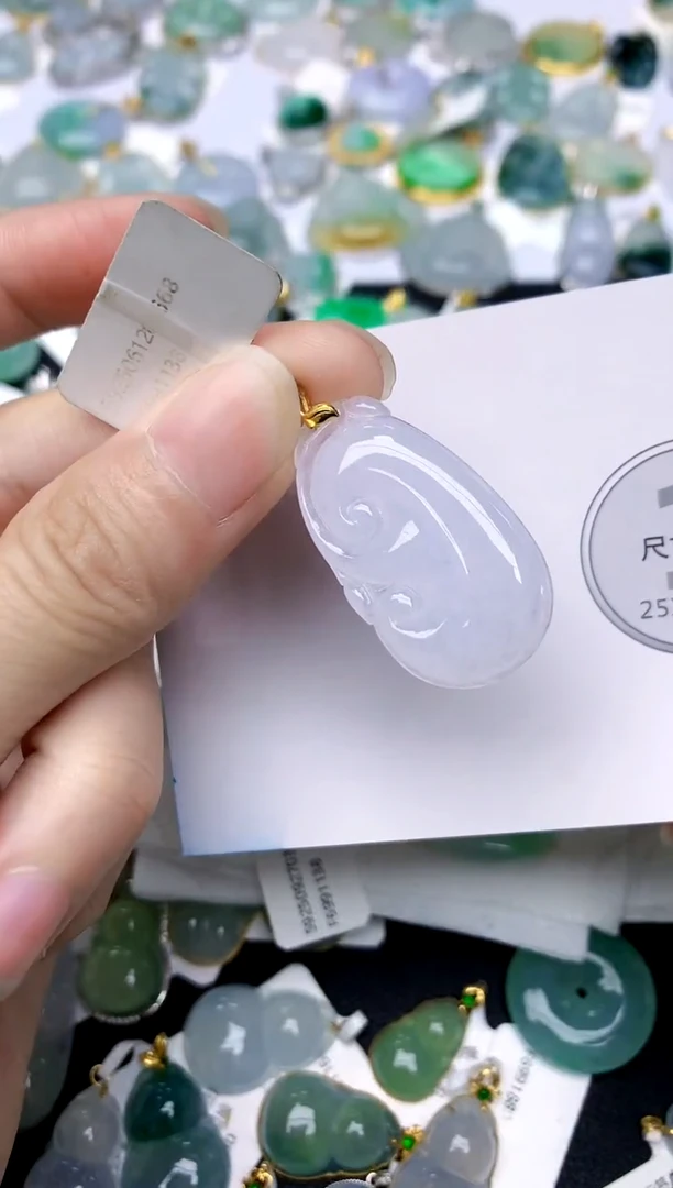 颈饰18K金镶嵌翡翠天然A货翡翠