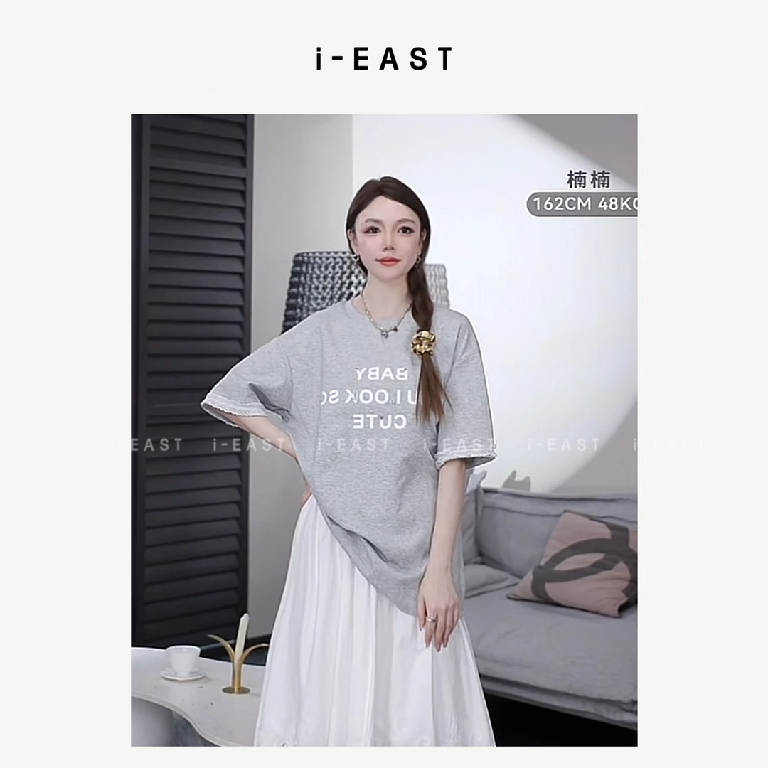 i-EAST NN 爱吃香芋派~时尚英文字母重工上衣-5C SY8424