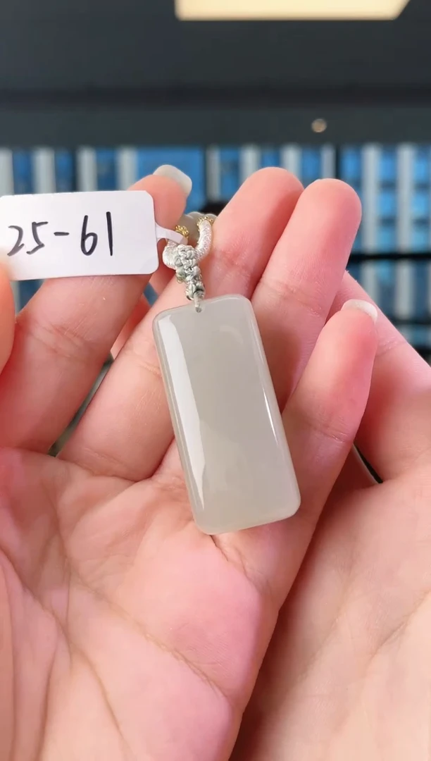 和田玉未镶嵌颈饰无事牌 61