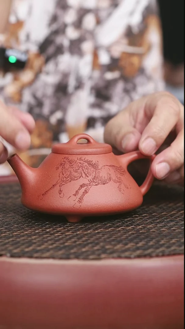 茶壶紫砂大红泥子冶石瓢刻绘马200CC