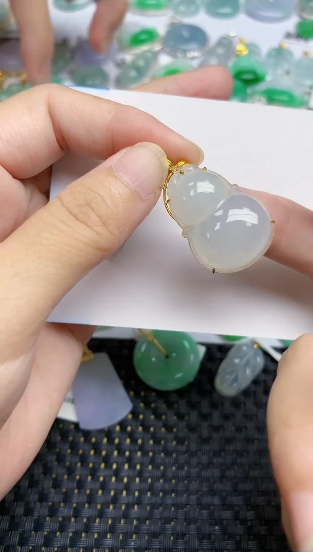 翡翠18K金镶嵌颈饰天然翡翠A货