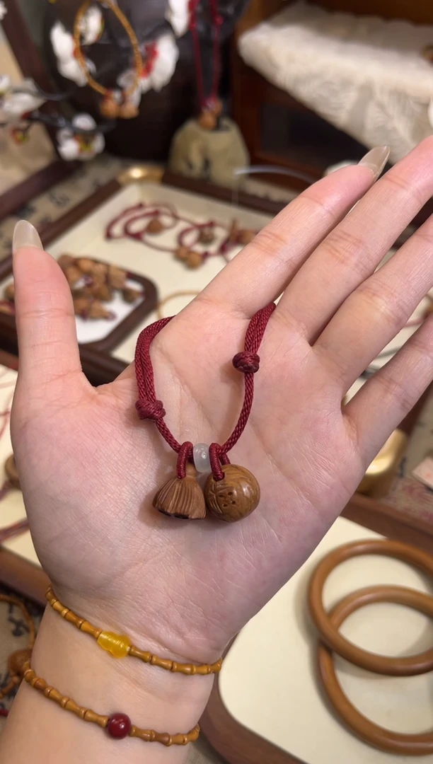 手串桃核【桃缘行】红绳「福气莲莲」桃木桃核辟、挡、驱、护 红绳可调节