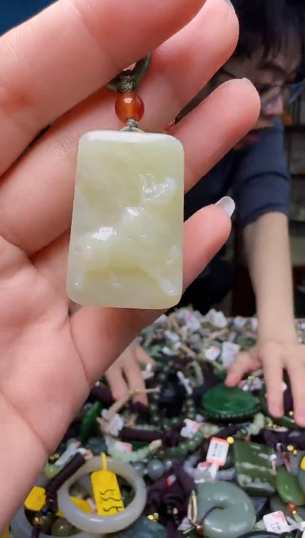 颈饰未镶嵌和田玉1