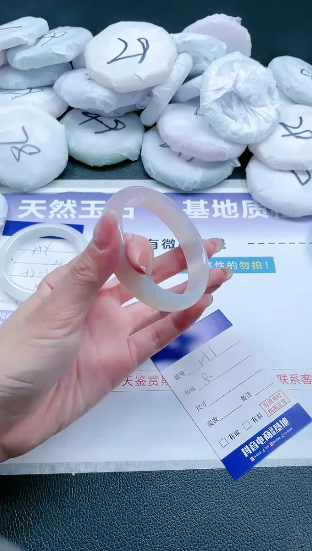 【闪购商品】石英质玉手镯未镶嵌17J155-56