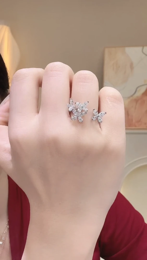 18K金镶嵌实验室培育钻石蝴蝶戒指k白