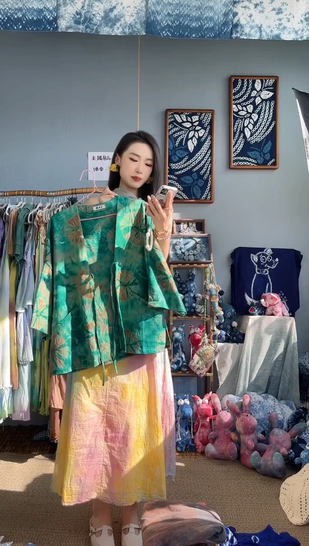 简***～绿棕球球上衣-001