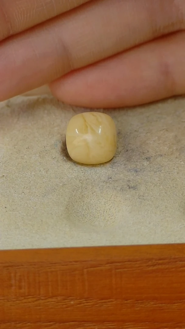 【闪购商品】蜜蜡裸石未镶嵌俄料老型10+mm0.606克