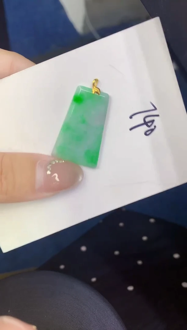 颈饰18K金镶嵌翡翠缅甸天然翡翠A货