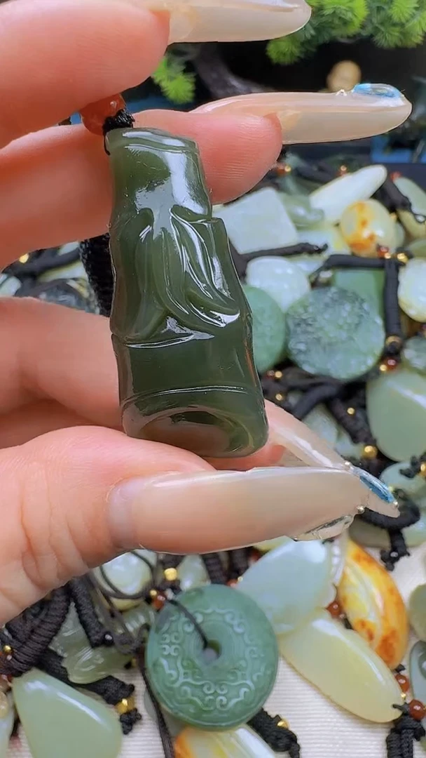 和田玉未镶嵌颈饰3