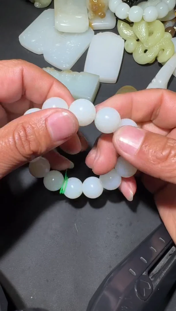 未镶嵌和田玉（糖玉）挂件和田玉