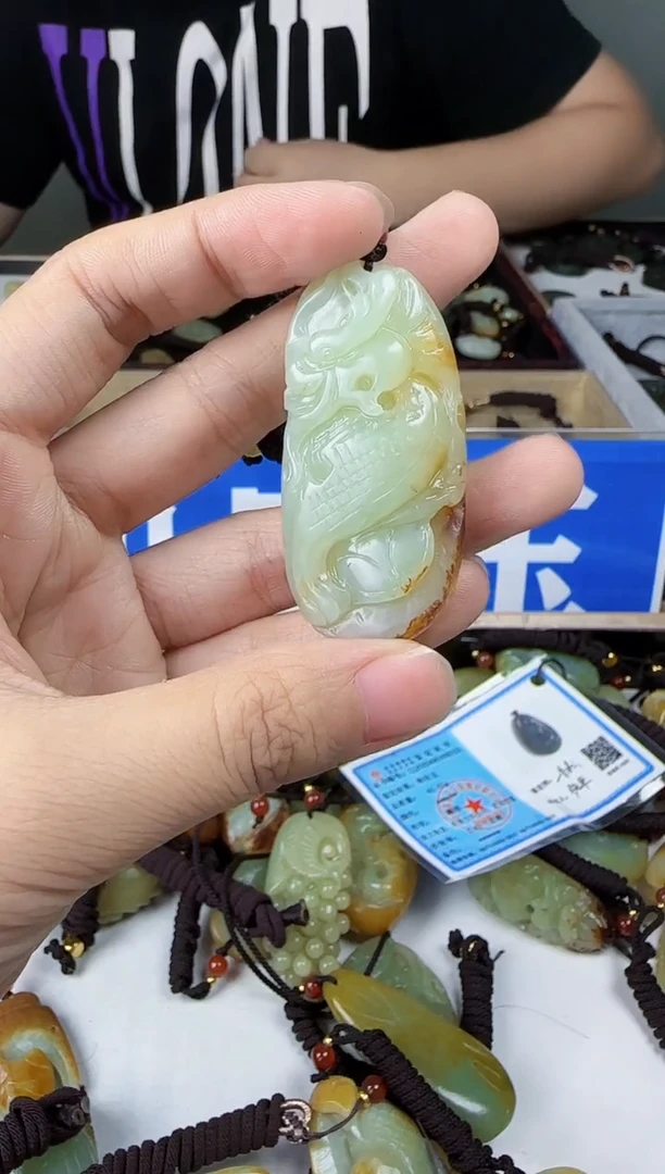 和田玉未镶嵌颈饰1