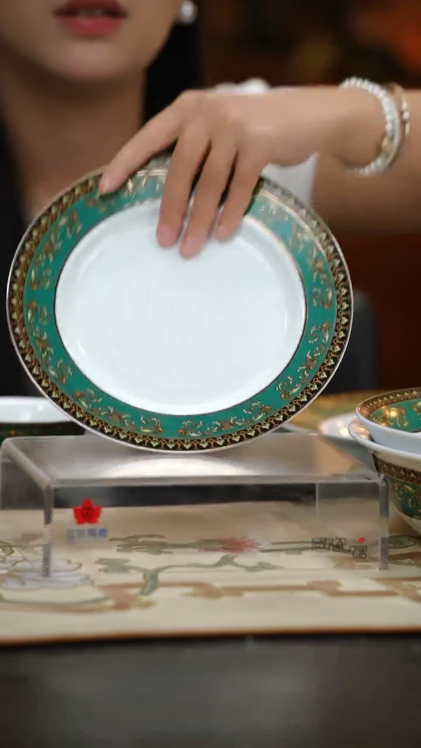 2个微瑕绿金富贵8英寸平盘