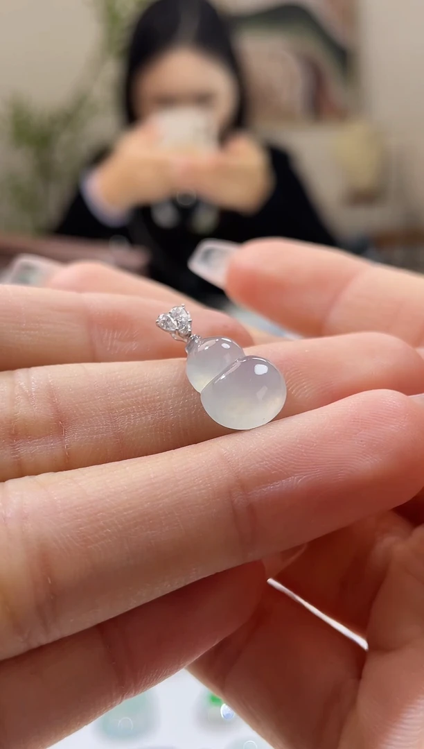 吊坠(不含链)18K金镶嵌翡翠葫芦