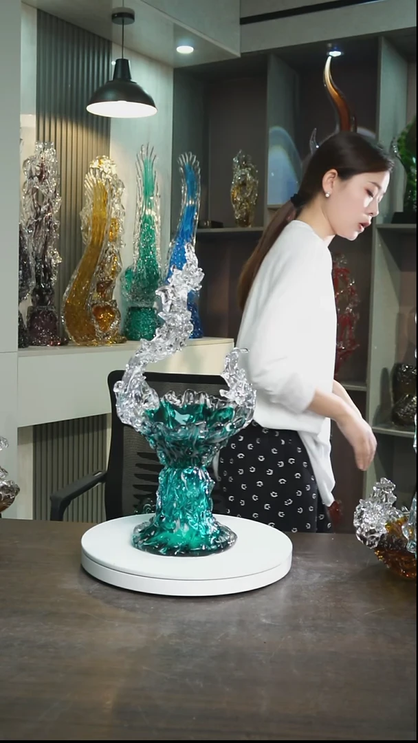 琉璃宇****英湖水绿聚宝盆