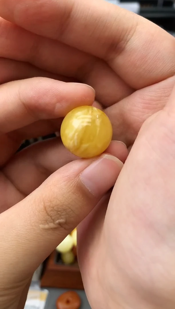 未镶嵌琥珀珠宝奇石234
