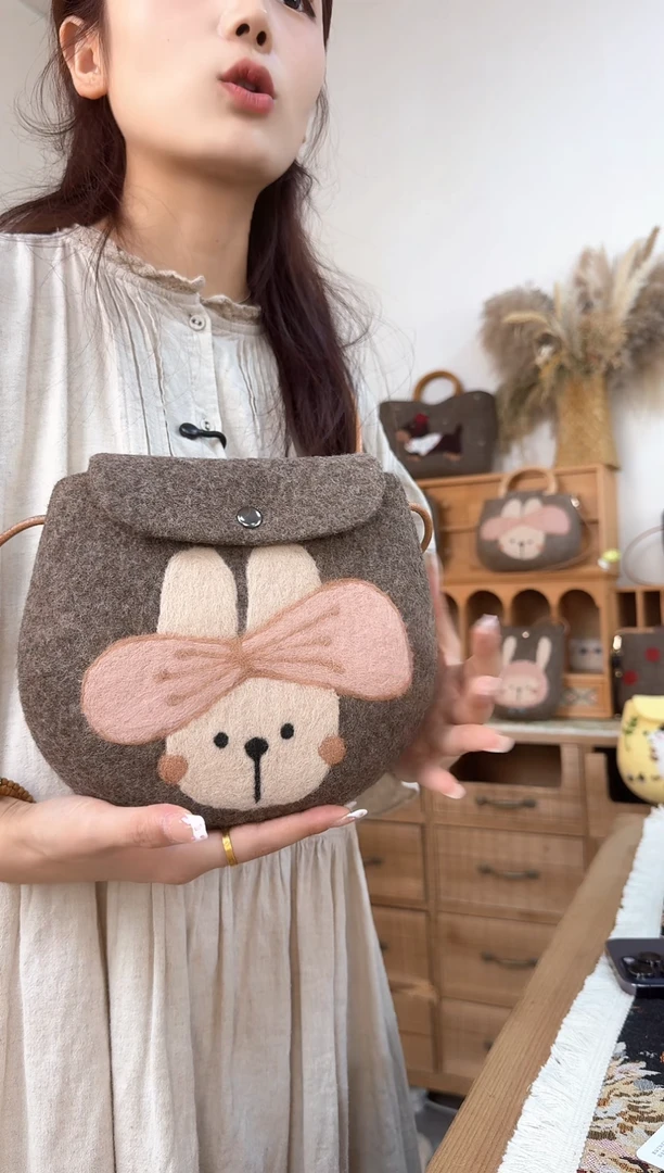 羊毛非遗纯手工 羊毛毡包包