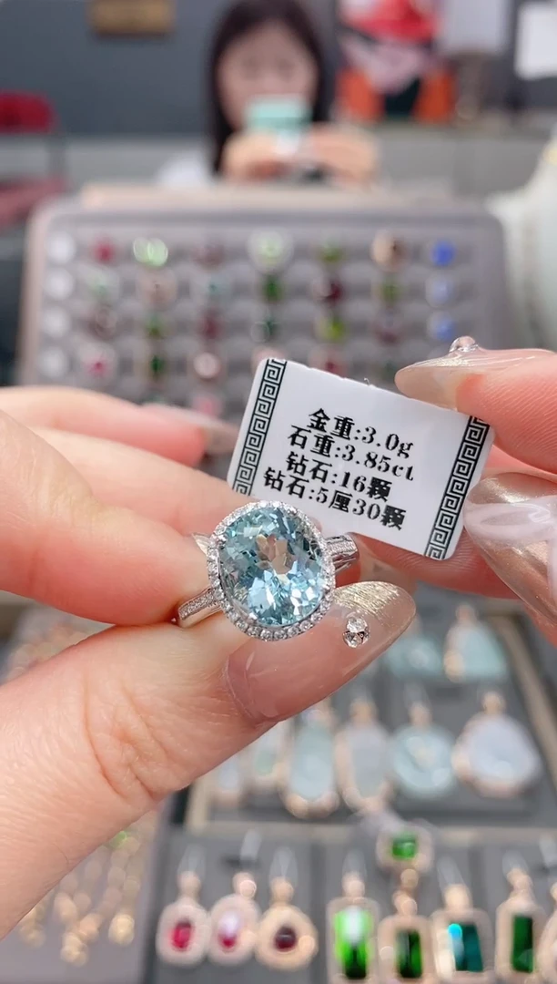 18K金镶嵌戒圈海蓝宝石3.85