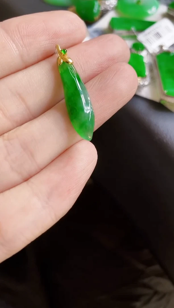 颈饰未镶嵌翡翠吊坠