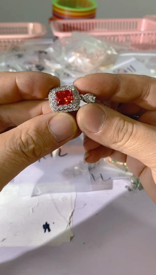 【闪购商品】水晶颈饰银S925镶嵌X42红宝，蓝宝，多样性发一件赠链