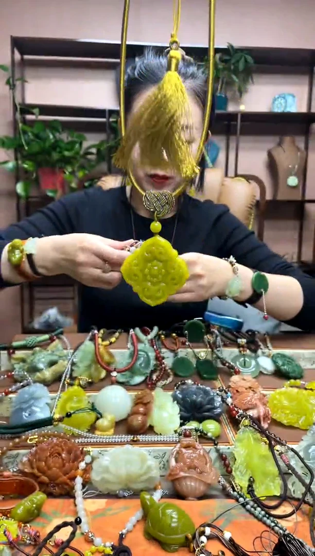 未镶嵌岫玉吊坠多样性发货发其中之一