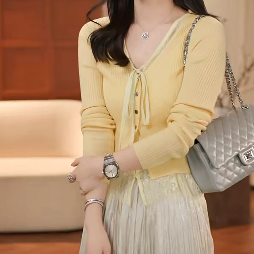 轻奢蕾丝拼接针织衫2025年早春法式千金v领气质高级感设计感上衣