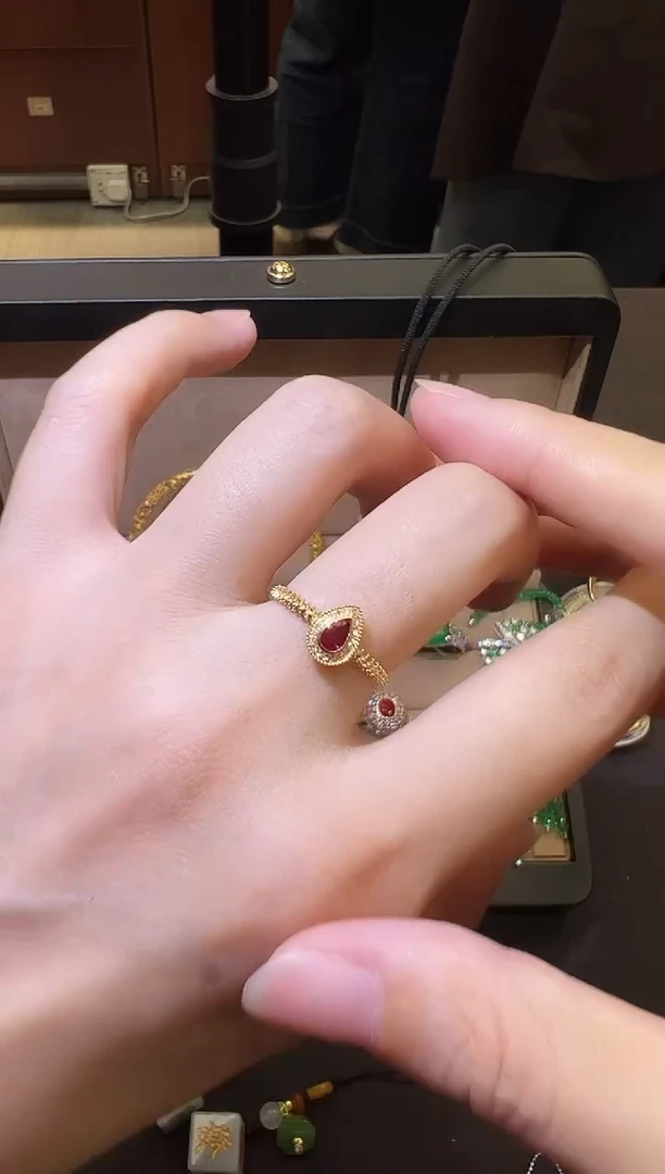 18K金镶嵌戒指红宝石0.23无烧