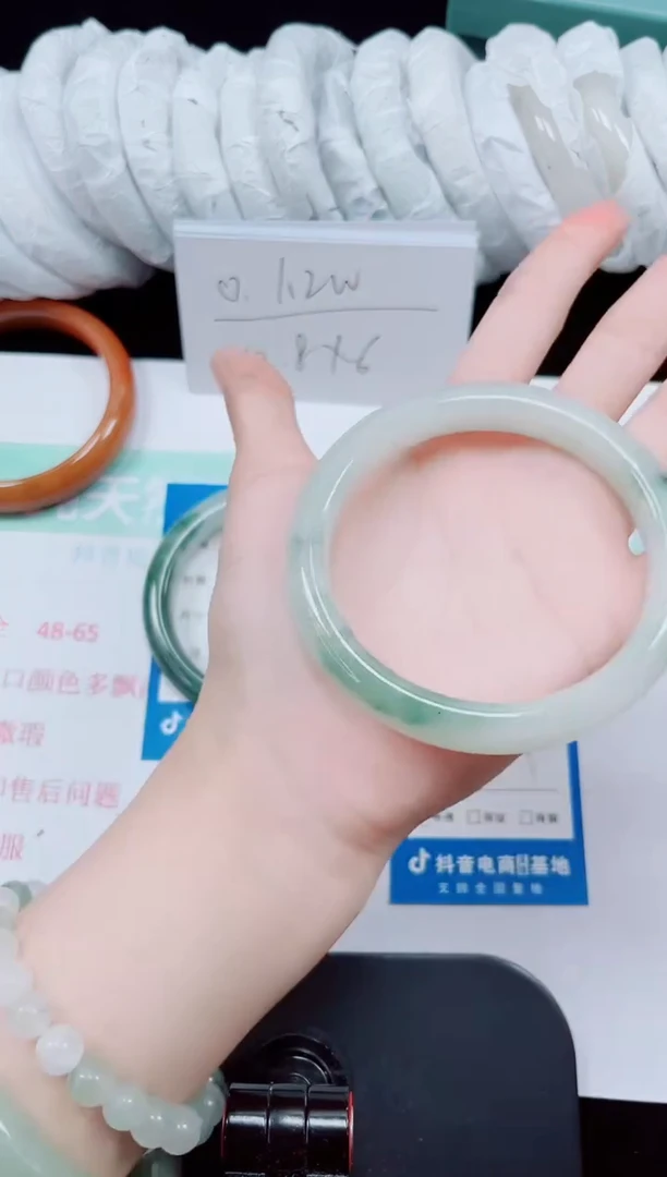 未镶嵌手镯石英质玉138-61/62
