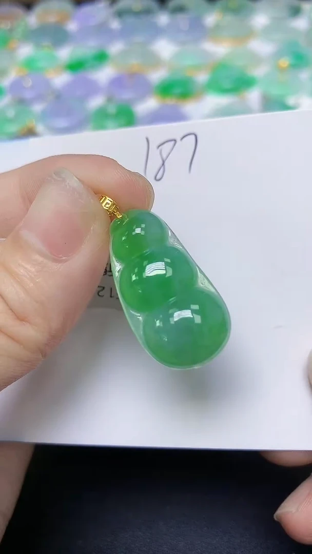 翡翠18K金镶嵌颈饰 天然缅甸翡翠A货