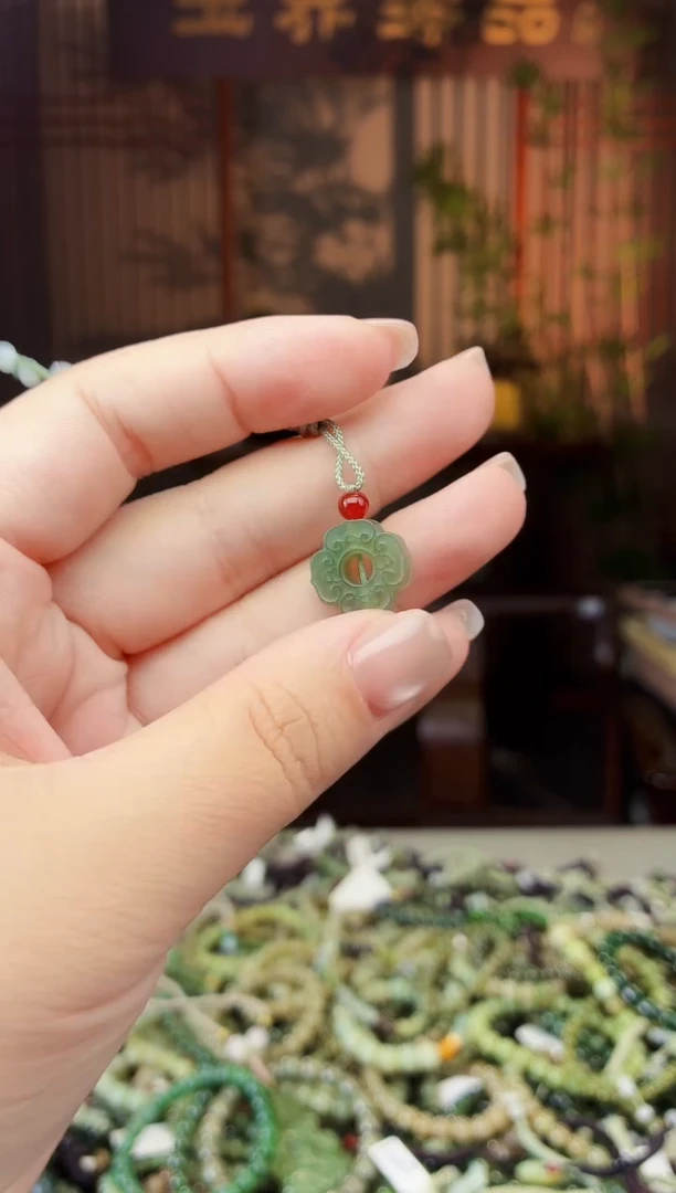 和田玉未镶嵌颈饰拍一发一