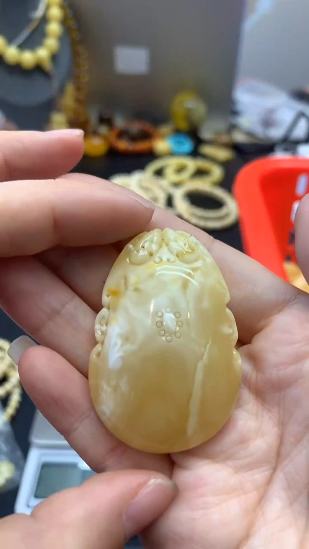 未镶嵌琥珀珠宝奇石859