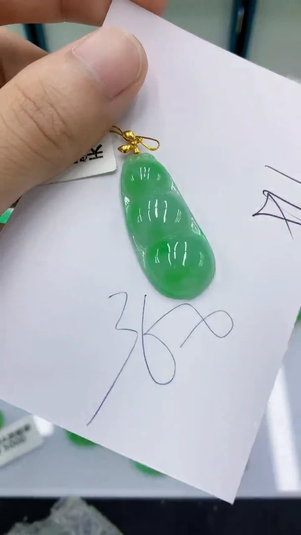 翡翠18K金镶嵌颈饰翡翠