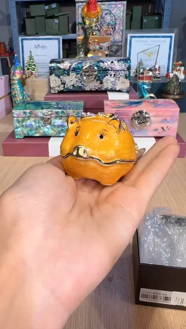 【闪购商品】杯227金色梅花猪