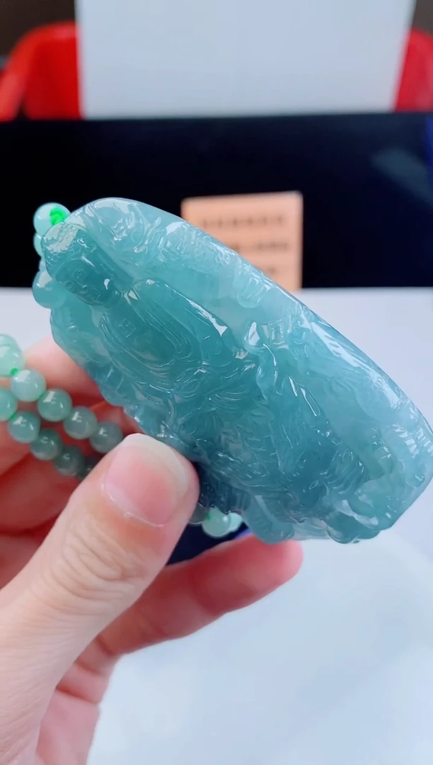 颈饰未镶嵌翡翠