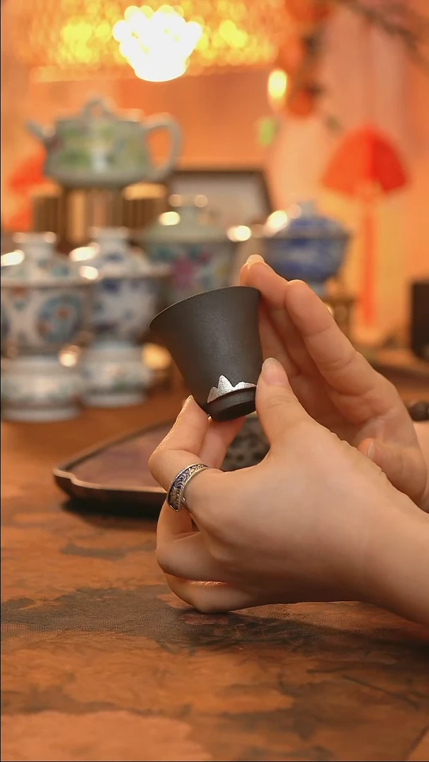老岩泥黑色远山小圆杯