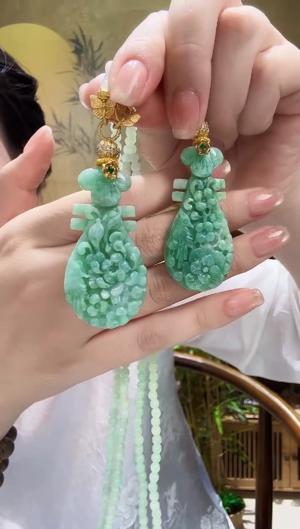 颈饰未镶嵌翡翠多样发其一个