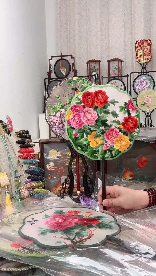 扇子苏绣作品手工团扇