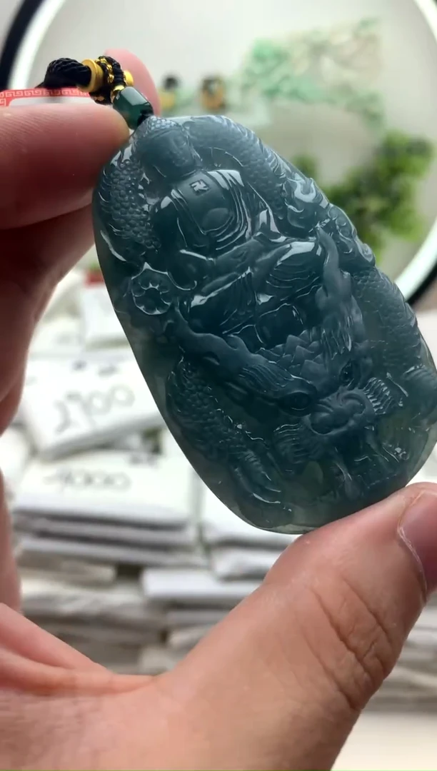 颈饰未镶嵌翡翠大日如来