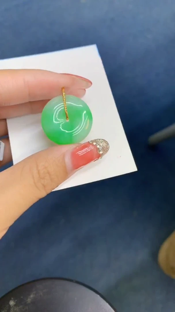 颈饰18K金镶嵌翡翠1