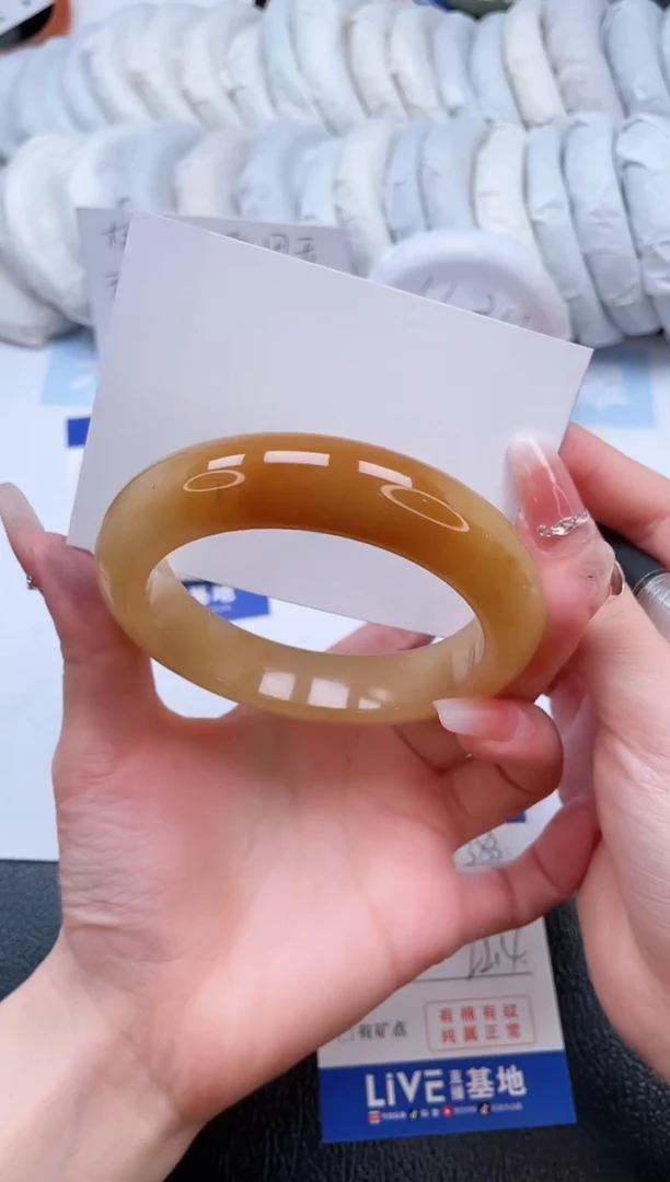 【闪购商品】石英质玉手镯未镶嵌T383-62.4