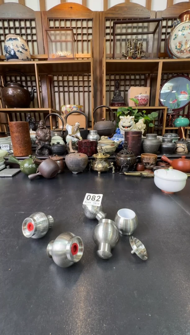 摆件t****g  注意：回流商品，默认有瑕，不退不换。