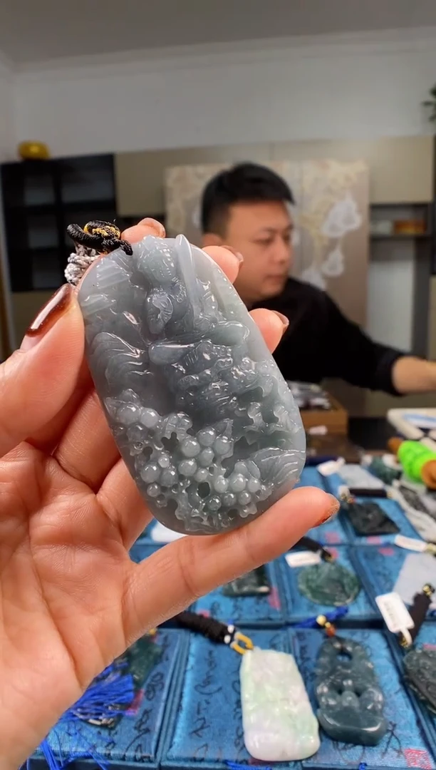 颈饰未镶嵌翡翠 多样性发其一