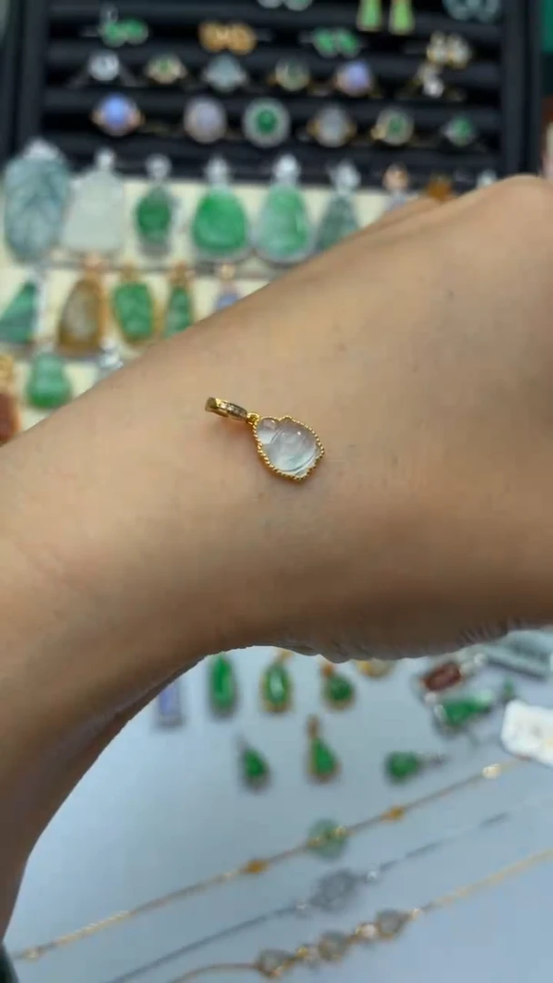 颈饰18K金镶嵌翡翠天然翡翠A货